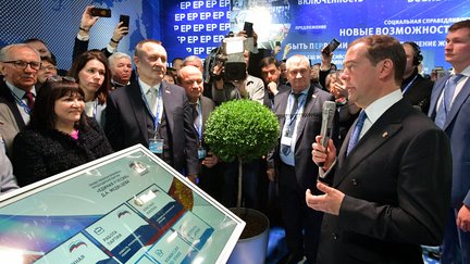 В рамках работы съезда «Единой России» Дмитрий Медведев ознакомился с новым форматом  общественных приёмных Председателя партии