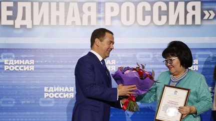 Вручение благодарственных грамот руководителям региональных общественных приёмных Председателя партии «Единая Россия» в рамках XVIII съезда партии