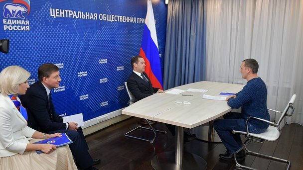 Приём граждан Председателем партии «Единая Россия». С автолюбителем, исполнительным директором ООО «Универсальный персонал» Глебом Поповым
