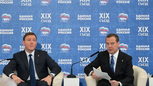 С секретарём Генерального совета Всероссийской политической партии «Единая Россия», вице-спикером Совета Федерации Андреем Турчаком на совместном заседании Высшего совета и Генерального совета «Единой России».