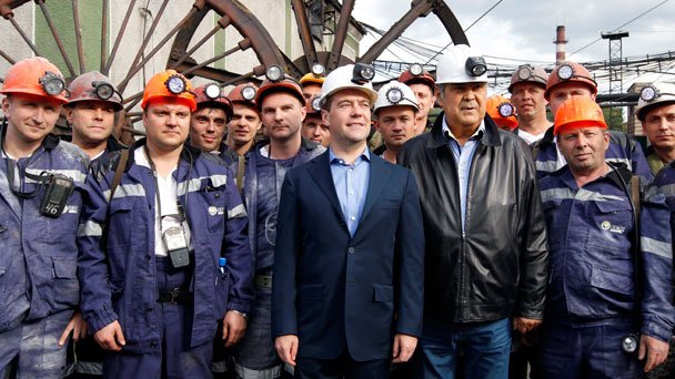Председатель Правительства Российской Федерации Д.А.Медведев встретился с шахтёрами угольной шахты «Комсомолец»